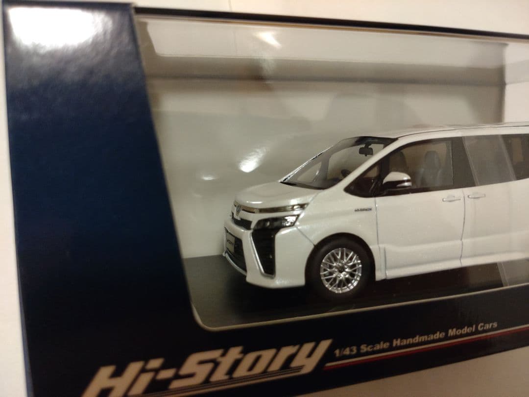ハイ・ストーリー トヨタ VOXY(ヴォクシー) ミニカー 1/43 ホワイト