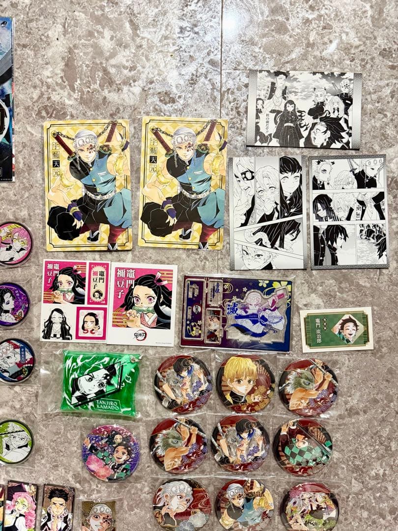 鬼滅の刃　原画展　アクリルフィギュア　マグネットステッカー　コレクション缶バッジ