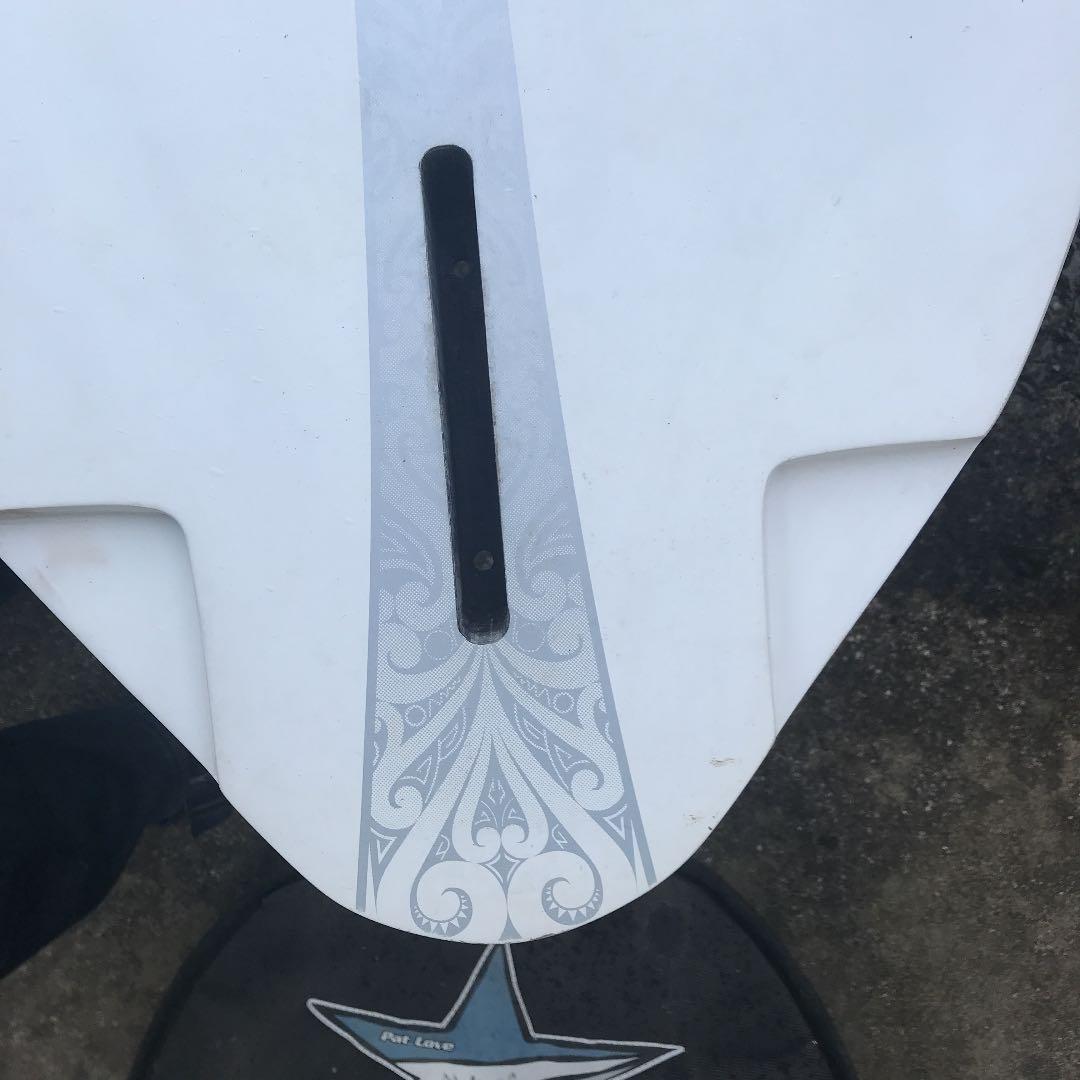 ウィンドサーフボード　Futura 122 フィン、ボードケース付き