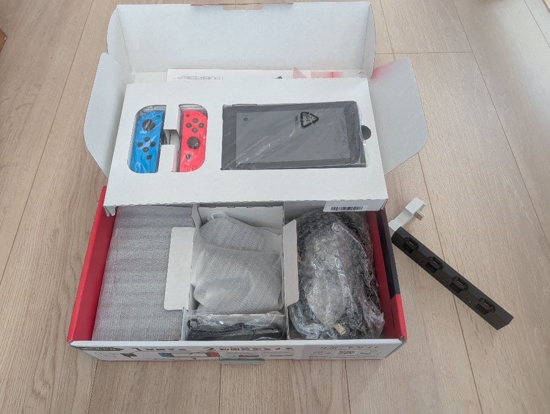 う*ん様 Nintendo Switch ＋コントローラー充電器
