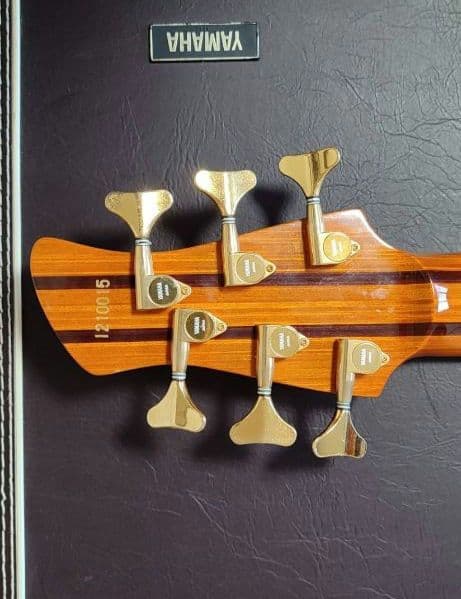 ベース　YAMAHA TRB-Custom