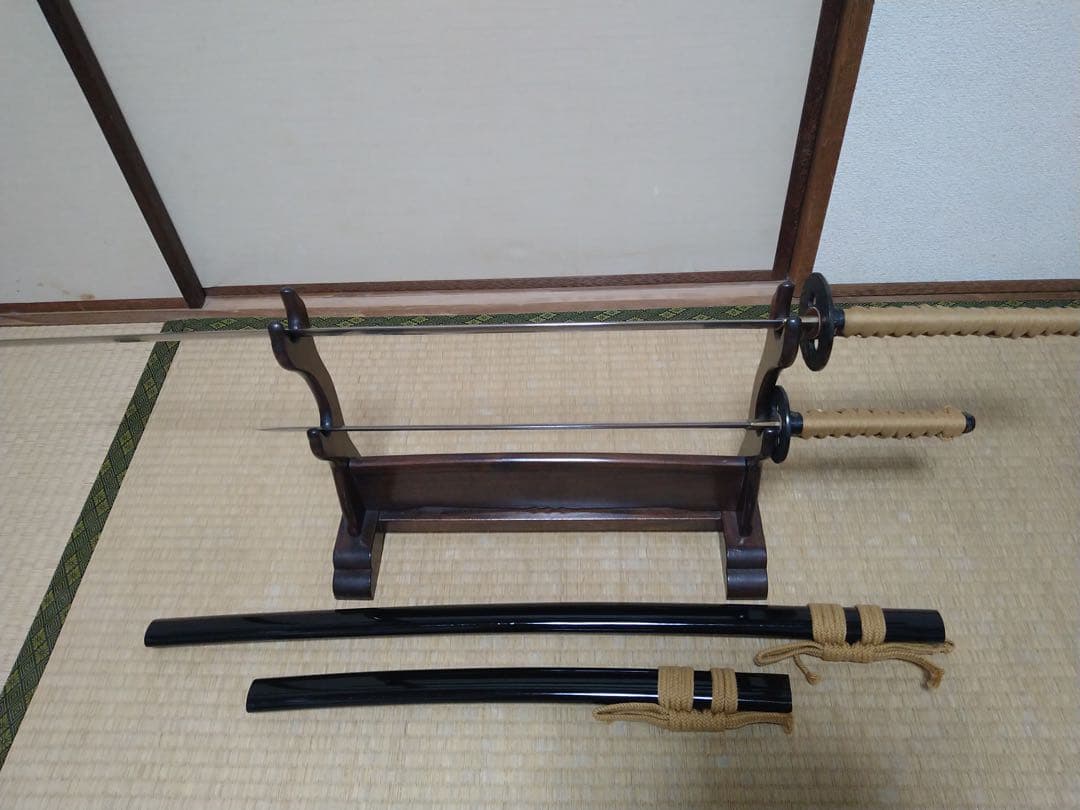 居合刀　大刀　小刀　2本セット　刀掛け付き　漆塗り鞘　鉄製鍔