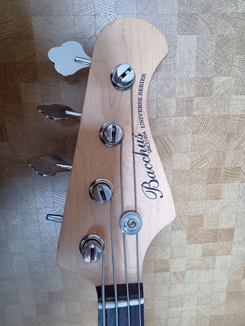 Bacchus Universe Series 4弦エレキベース
