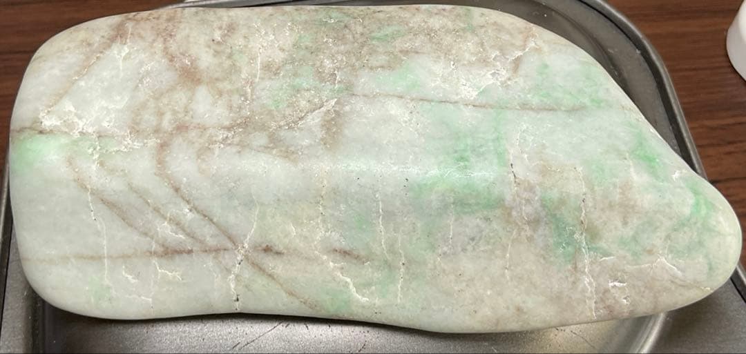 明緑色　入りコン沢翡翠280g 糸魚川　ヒスイ　ひすい