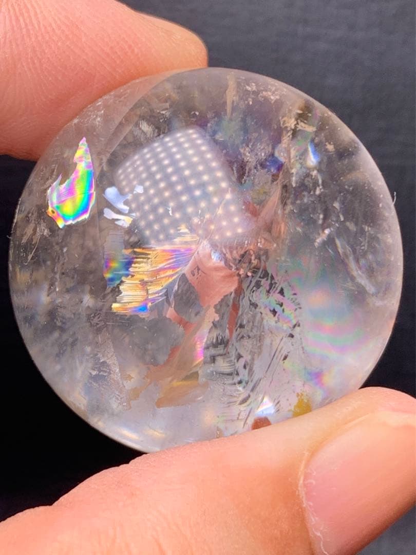 060847 虹入り　天然水晶玉台座付き31.6ミリ