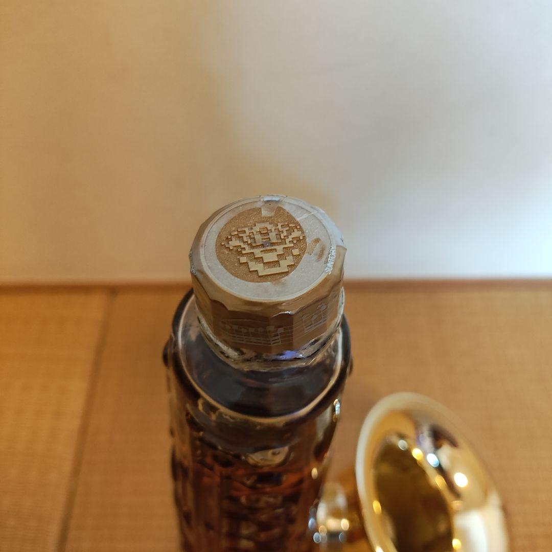 サクソフォン型ウイスキー