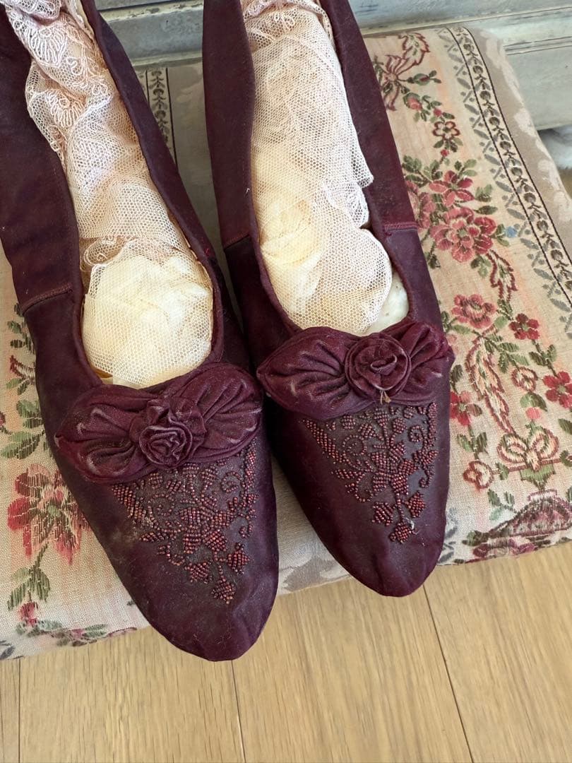 フランスアンティークビーズ刺繍シルクのリボンヴィクトリアンソワレシューズワイン色