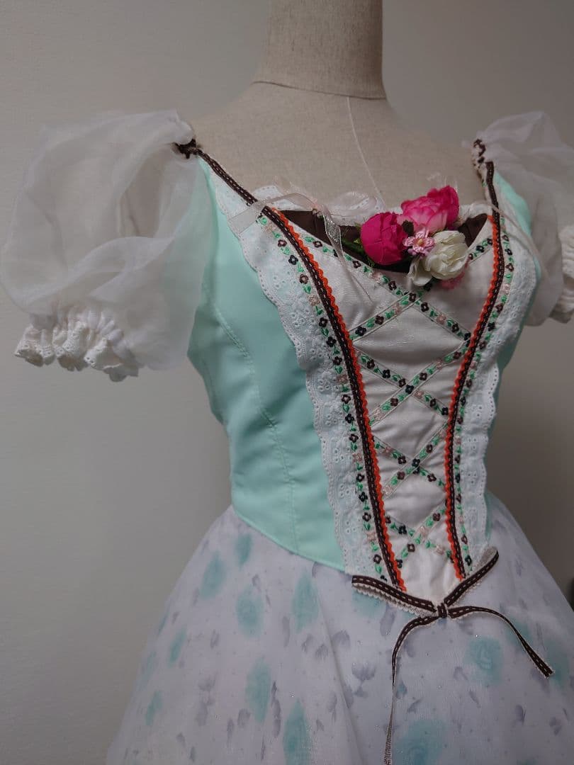 バレエ衣裳　コスチューム　白×ミントグリン:ジゼル/リーズ/コッペリア美品