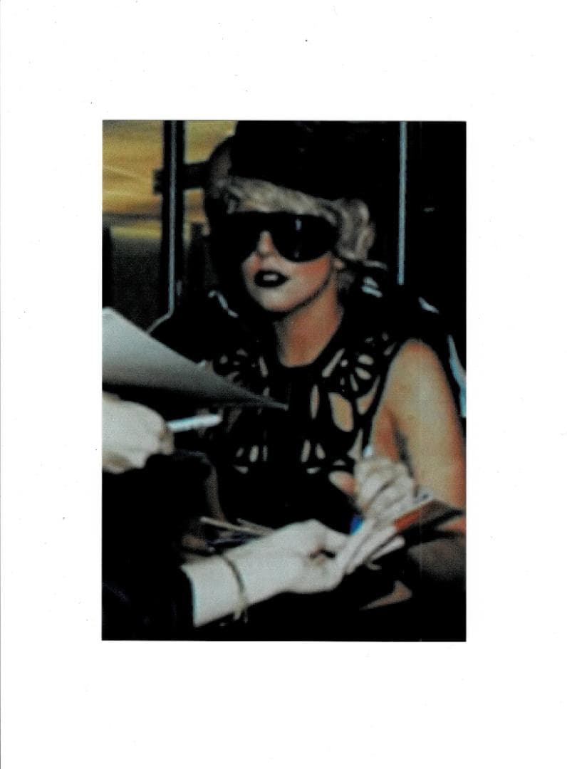 ＊大特価＊レディー・ガガ　サイン入りポートレート額装済み　真正証明書付き