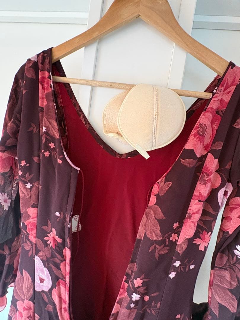 フラメンコ衣装　ドレス　ダーク紅色 ピンク花柄