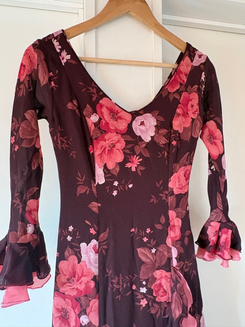 フラメンコ衣装　ドレス　ダーク紅色 ピンク花柄