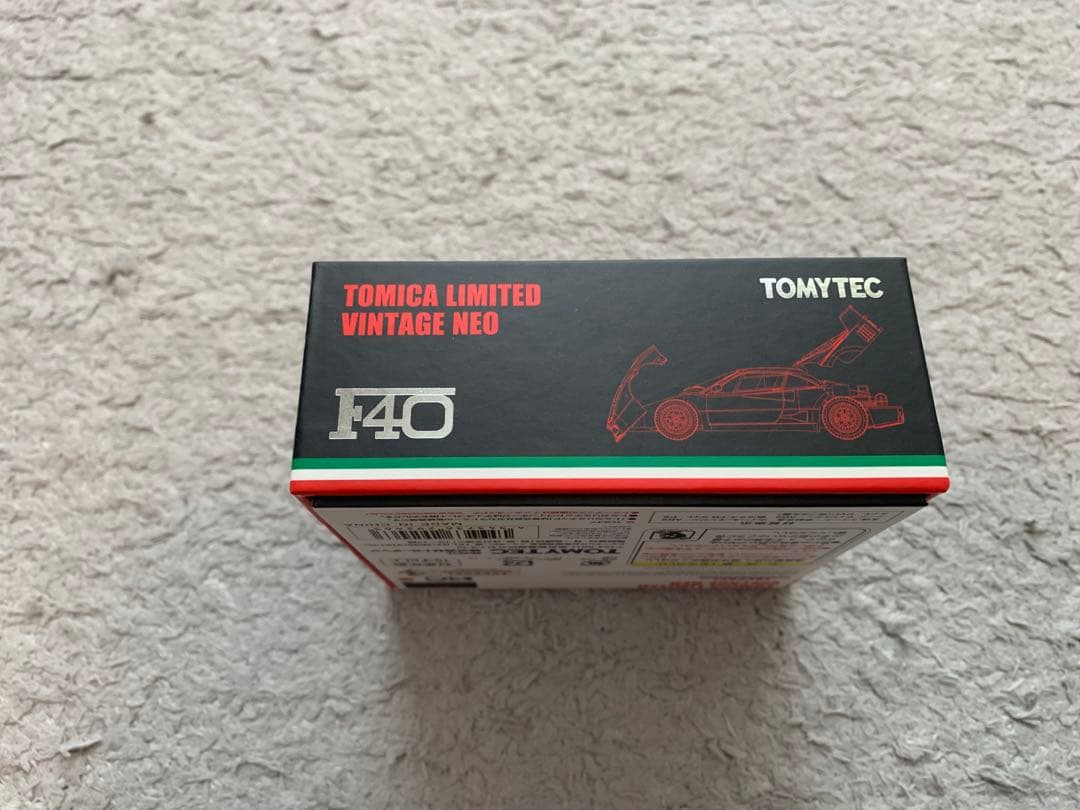 トミカリミテッドヴィンテージネオ　F40