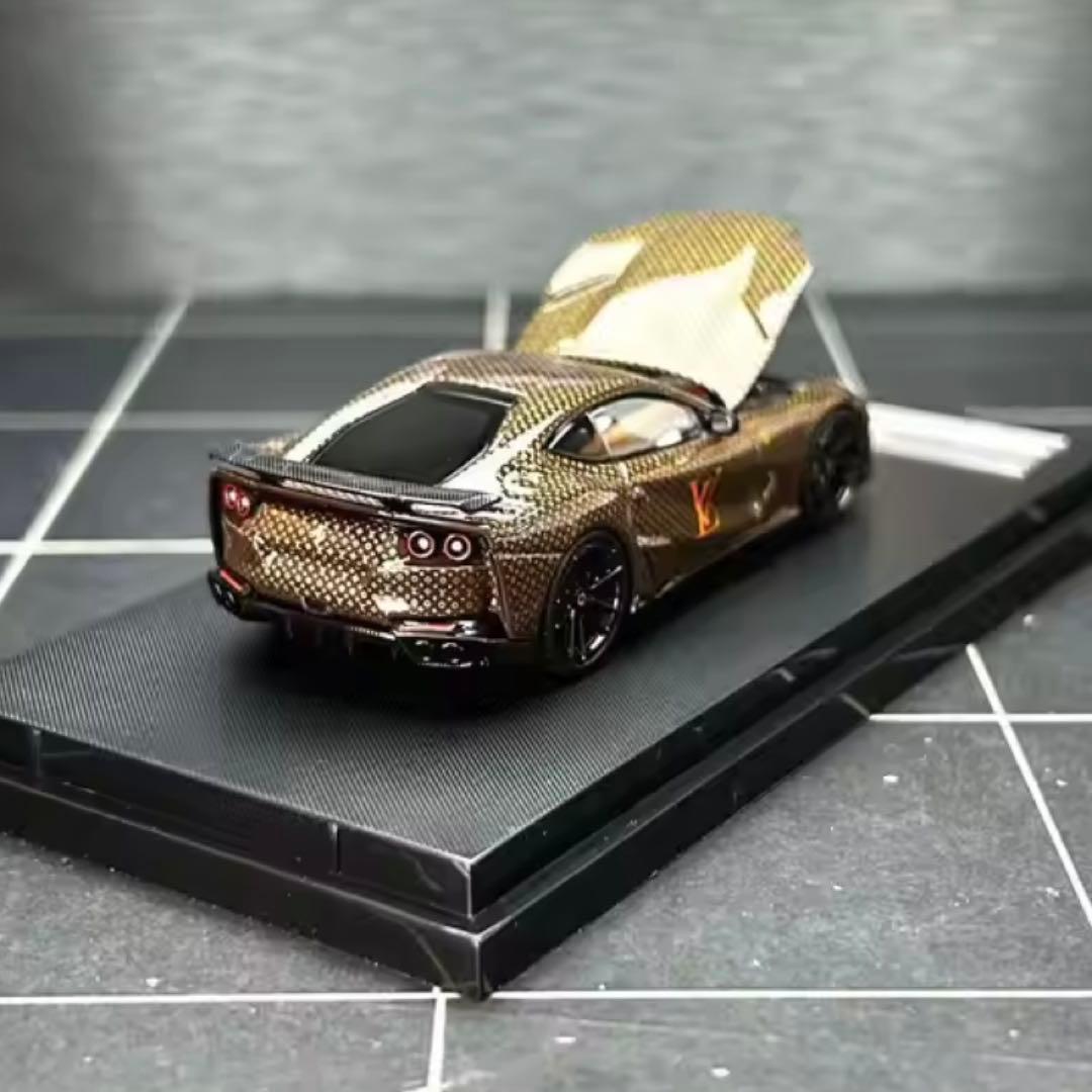 フェラーリ812 NOVITEC N-LARGO 1/64ミニカーヴィトン仕様