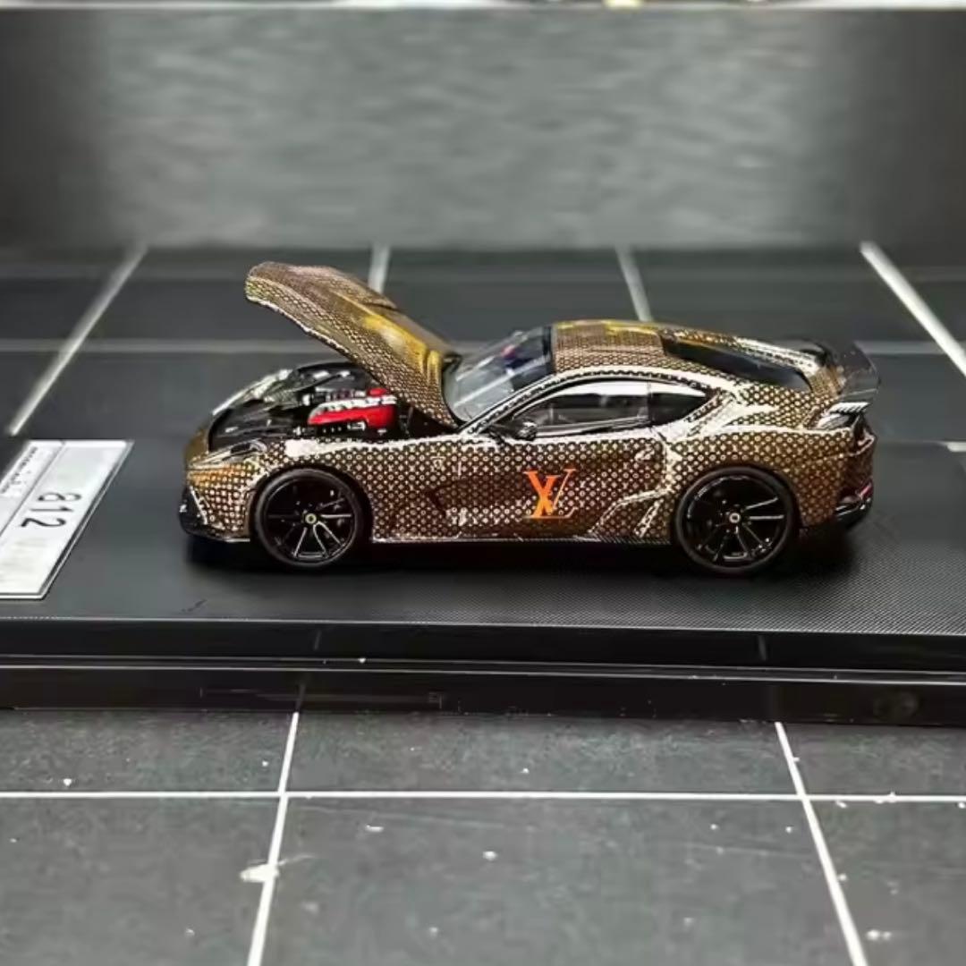 フェラーリ812 NOVITEC N-LARGO 1/64ミニカーヴィトン仕様