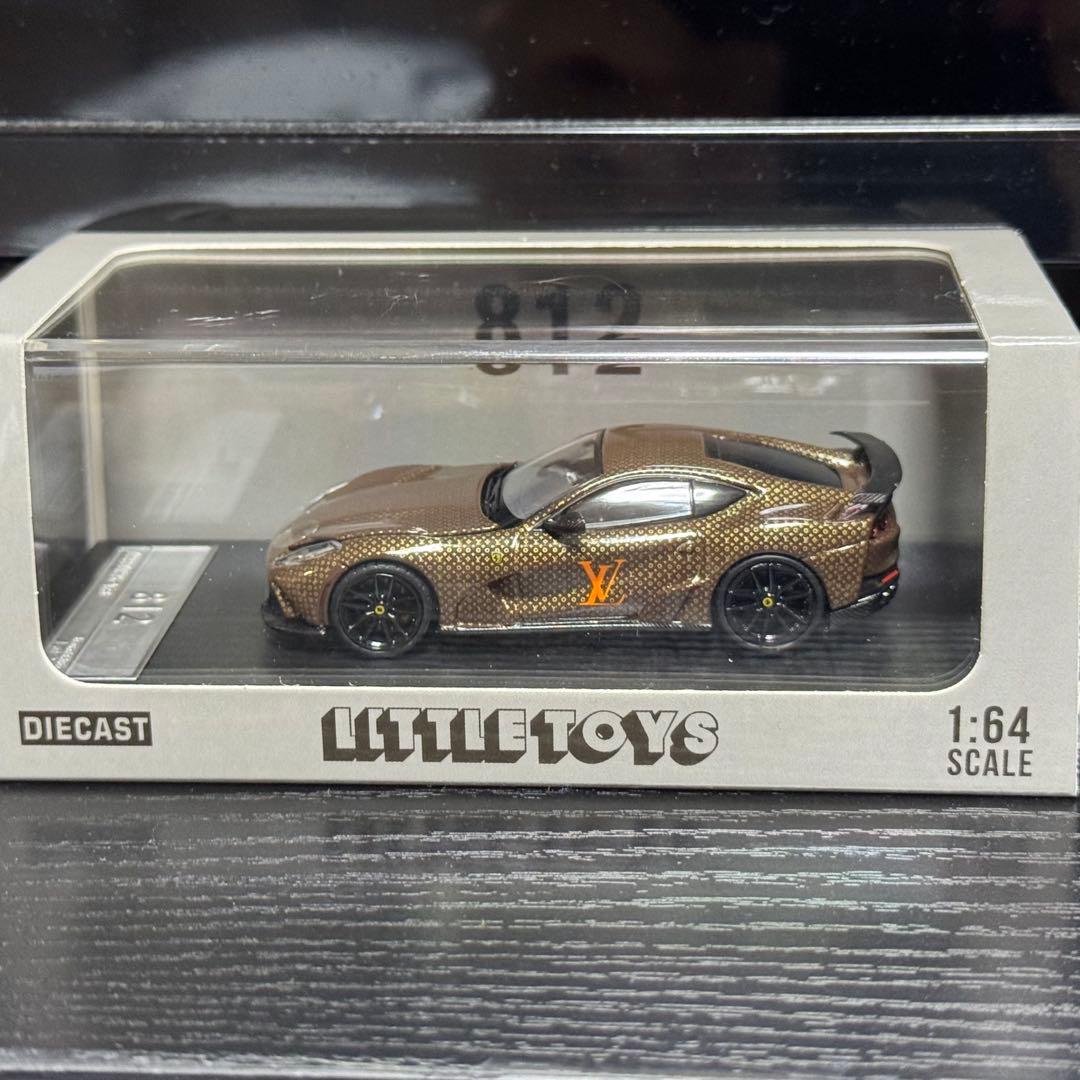 フェラーリ812 NOVITEC N-LARGO 1/64ミニカーヴィトン仕様