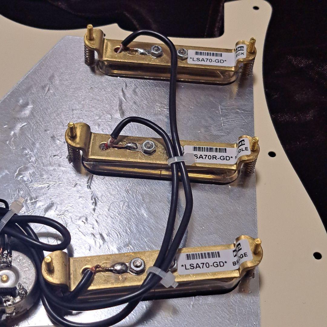 ストラトSSSアセンブリ　高品質　Profesional　金色口紅