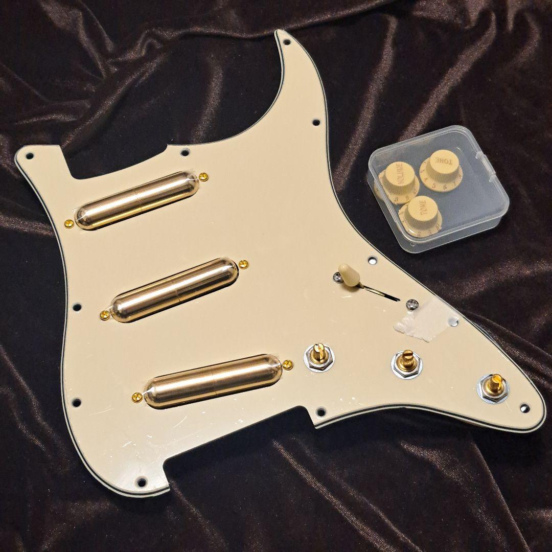 ストラトSSSアセンブリ　高品質　Profesional　金色口紅