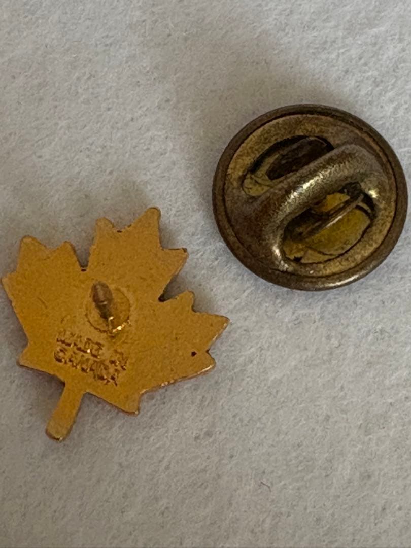 昭和レトロ　expo70 外国パビリオン　記念バッチ　ビンテージ　大阪万博　レア