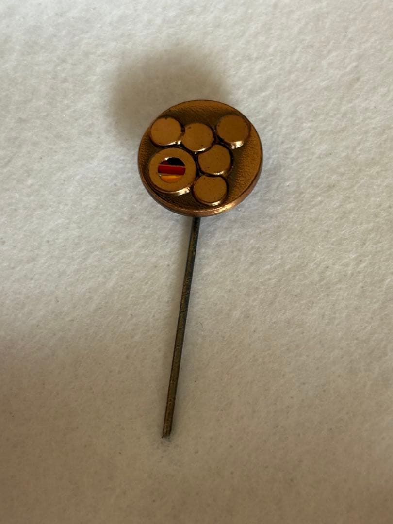 昭和レトロ　expo70 外国パビリオン　記念バッチ　ビンテージ　大阪万博　レア