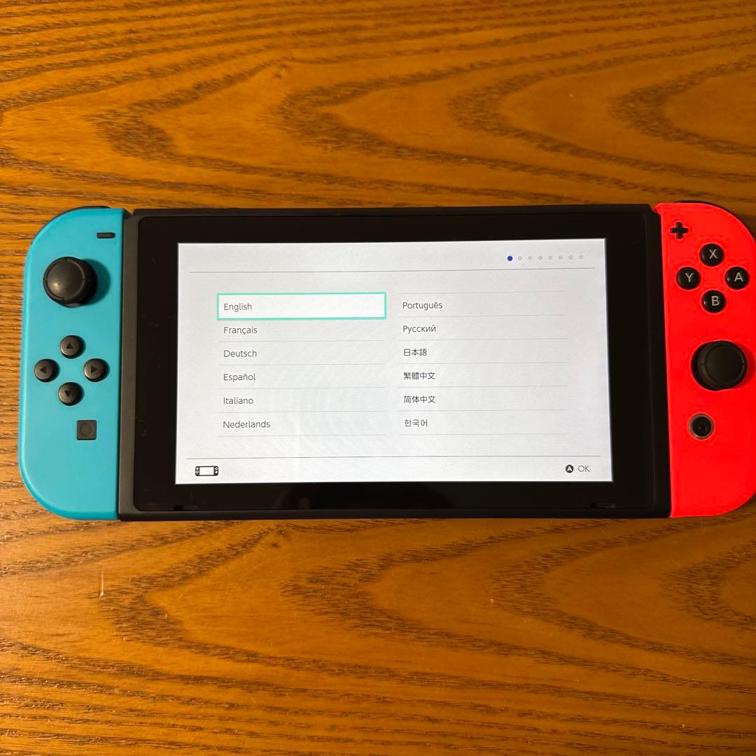 美品 Nintendo Switch 本体 青/赤 ジョイコン付き 付属品付き