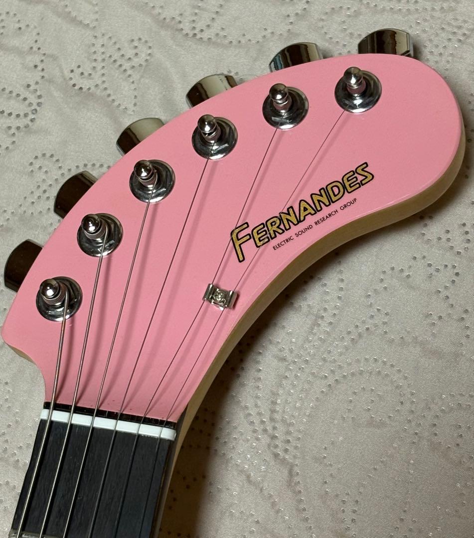 超美品 フェルナンデス ZO-3 エレキギター ピンク ソフトケース付き
