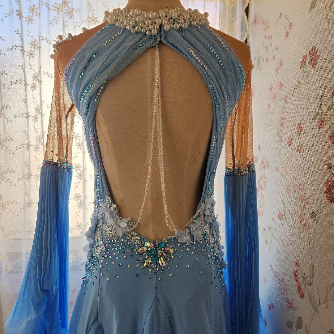 最終お値下げ。 社交ダンス用ドレス 水色 ビーズ装飾　LからL.L.サイズ