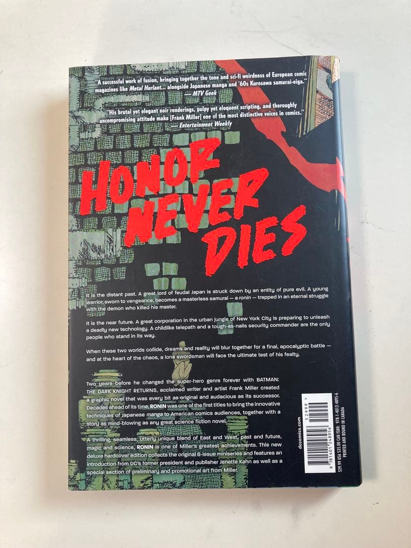 RONIN: The Deluxe Edition 英語です。　ハードカバー