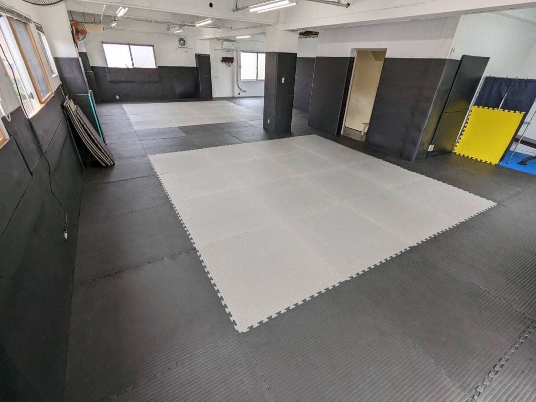 【格安】ジョイントマット　大判　白黒　10枚　空手　防音　トレーニング　衝撃吸収