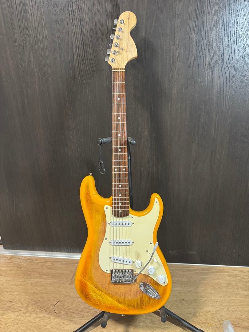 世界に1本！Squier ストラト 手仕上げバースト アルニコV搭載