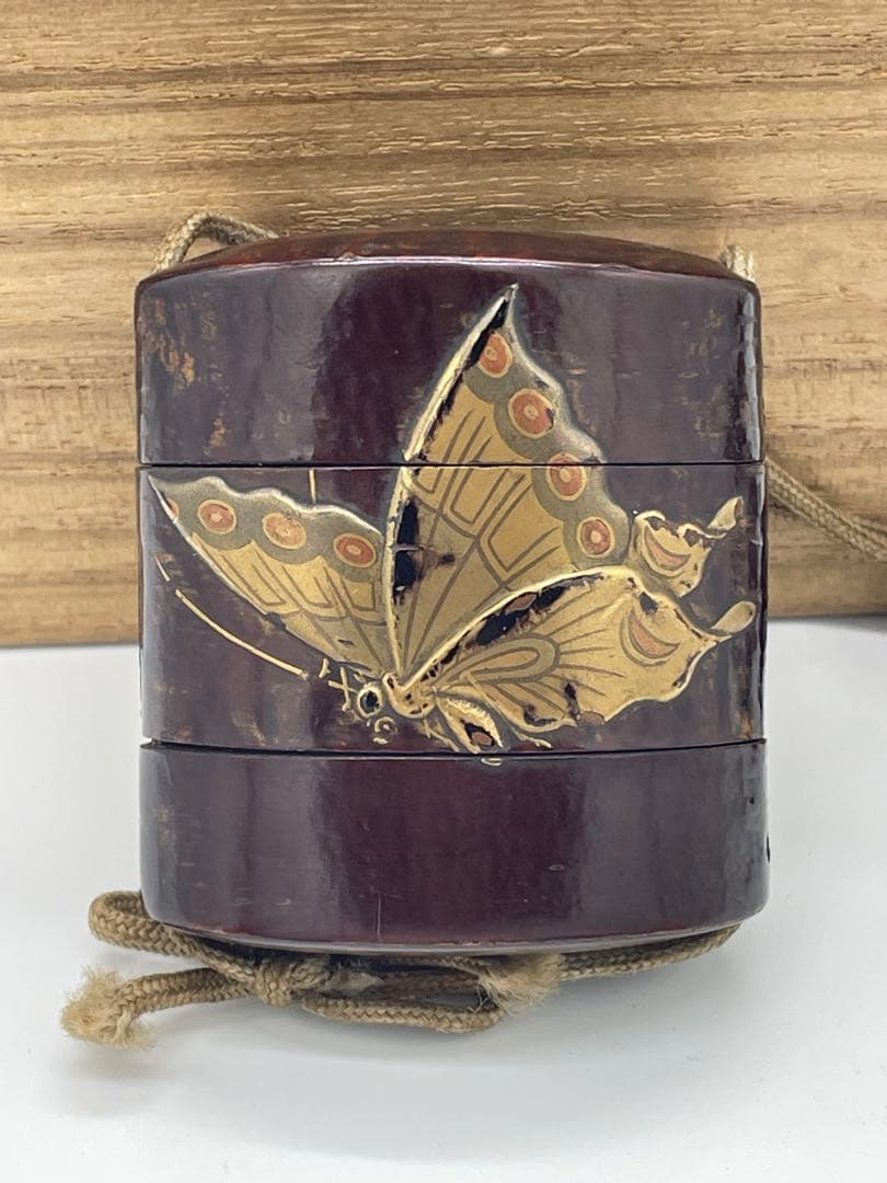 時代物 印籠 根付 金彩 蒔絵 蝶 骨製根付 古美術 箱付き