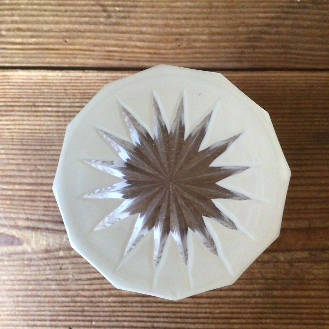 No4083 白被切子グラス　高さ9cm ガラス工芸　江戸切子　酒器　送料無料