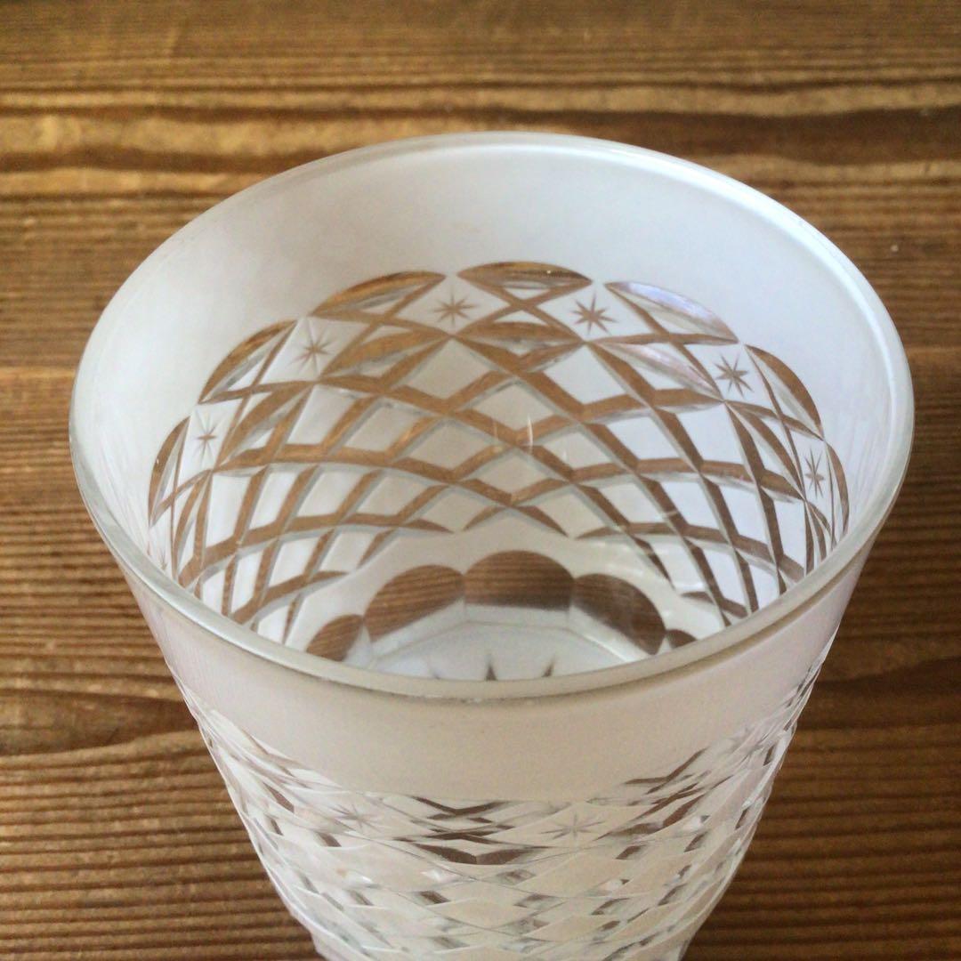No4083 白被切子グラス　高さ9cm ガラス工芸　江戸切子　酒器　送料無料