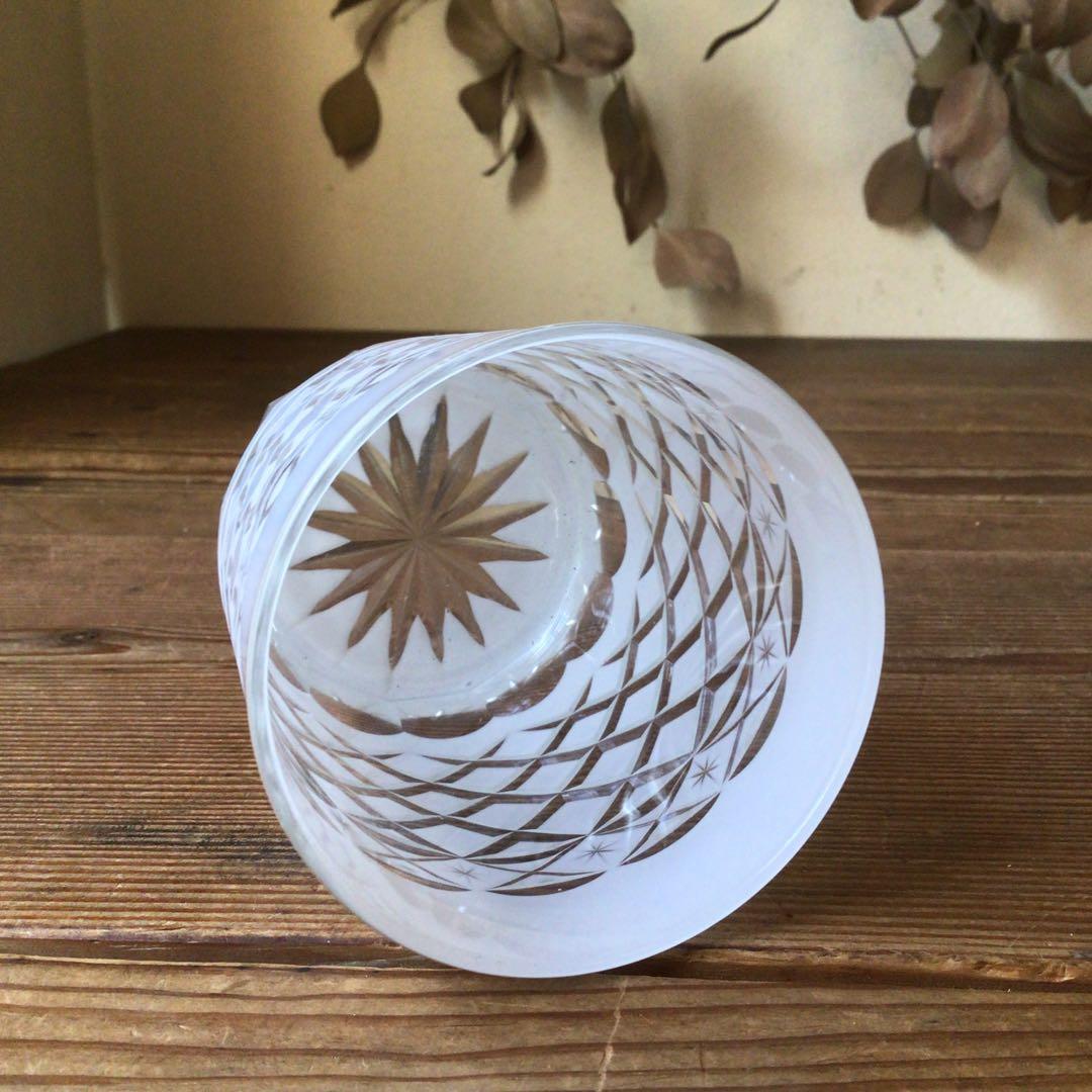 No4083 白被切子グラス　高さ9cm ガラス工芸　江戸切子　酒器　送料無料