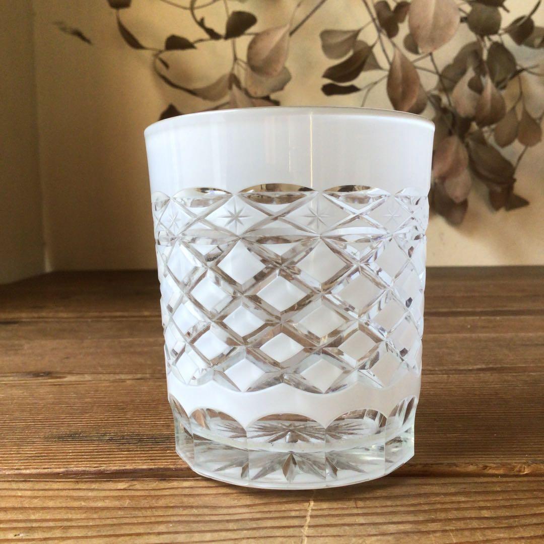 No4083 白被切子グラス　高さ9cm ガラス工芸　江戸切子　酒器　送料無料