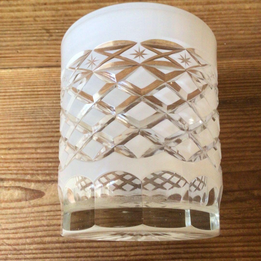 No4083 白被切子グラス　高さ9cm ガラス工芸　江戸切子　酒器　送料無料