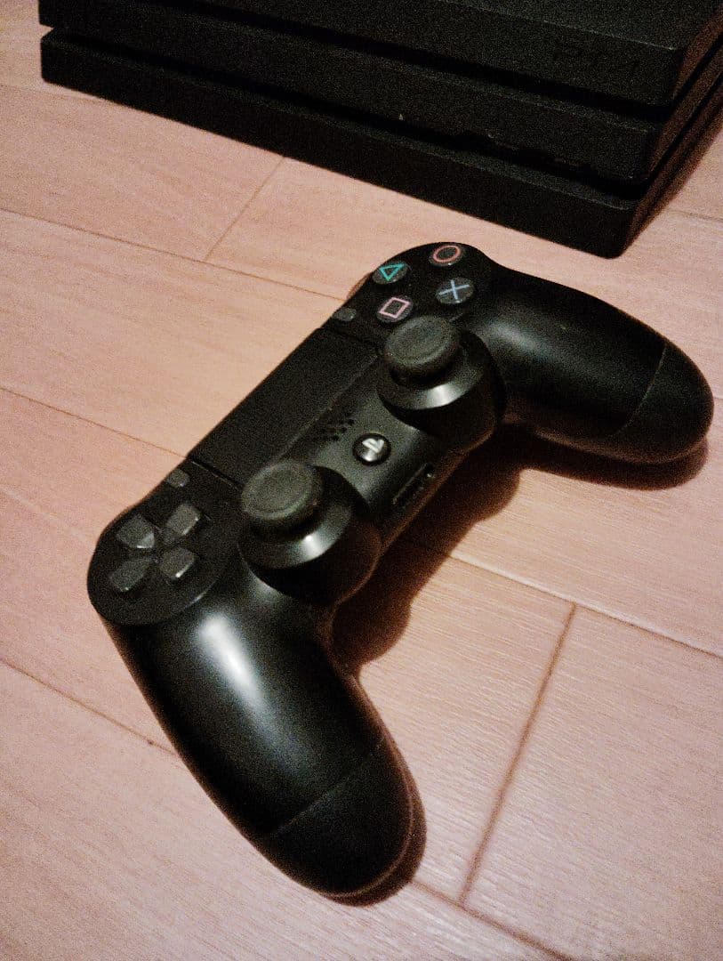 PS4 Pro 本体　CUH-7000BB01