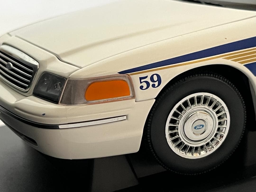 オートアート 1/18 72701 フォード クラウンビクトリア LAPD 箱付