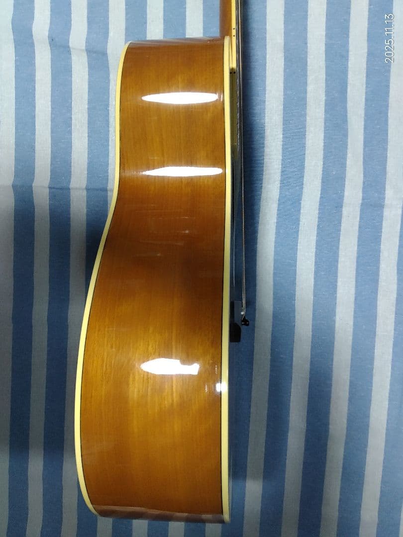 YAMAHAのフォークタイプのアコースティックギターFS720TBS美品です。