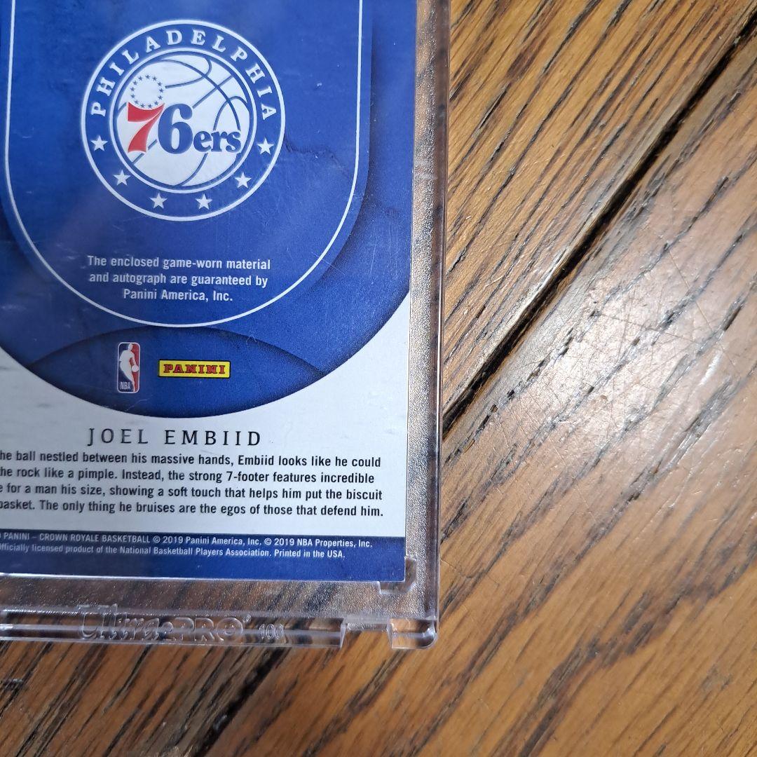 PANINI CROWNEジョエルエンビート選手の直筆サインカード