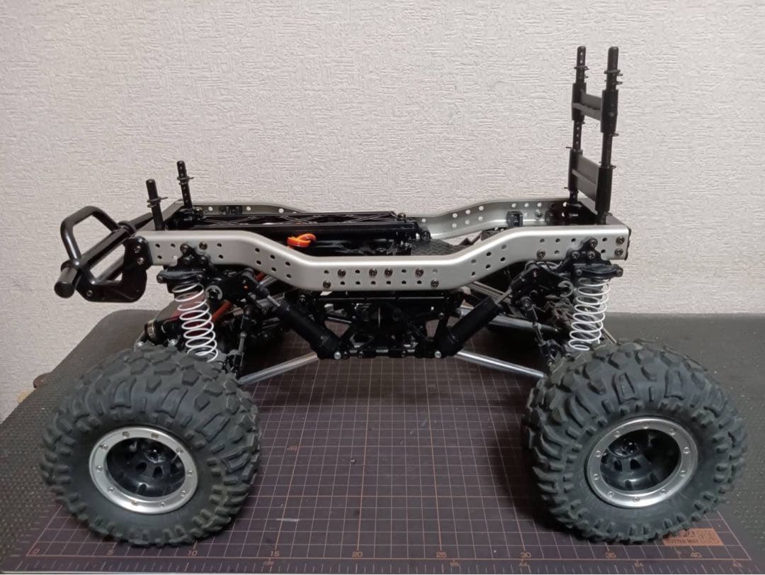 タミヤCR-01フォードブロンコ1973ボディ付き