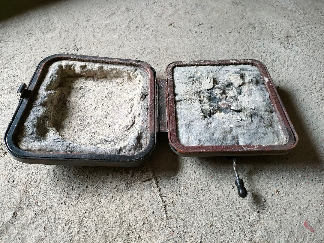 昭和レトロな豆炭こたつ(燃焼器付き)　縦80cm 横80cm 高さ37cm