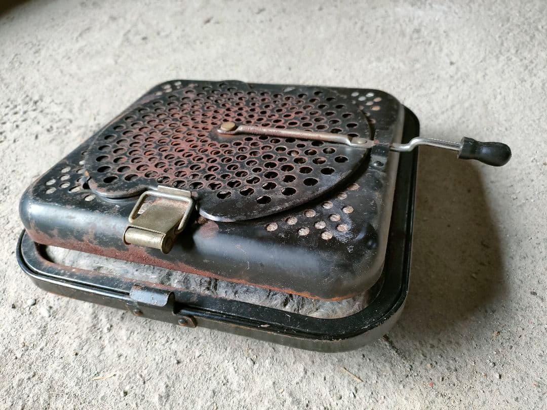 昭和レトロな豆炭こたつ(燃焼器付き)　縦80cm 横80cm 高さ37cm