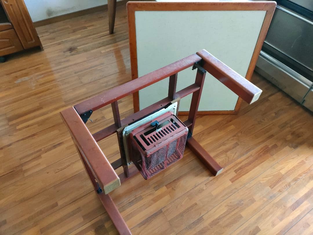 昭和レトロな豆炭こたつ(燃焼器付き)　縦80cm 横80cm 高さ37cm