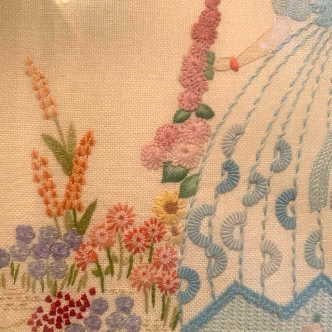 戸塚刺繍　⭐︎刺繍額絵　貴婦人　お花摘み