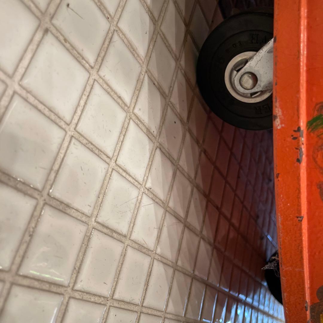 ドラム缶　リメイク大型　オブジェ　ディスプレー置物　オレンジ　店舗用品　店舗飾り