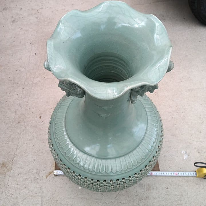 高麗青磁大きな花瓶　透かし彫りの緑色陶器花瓶