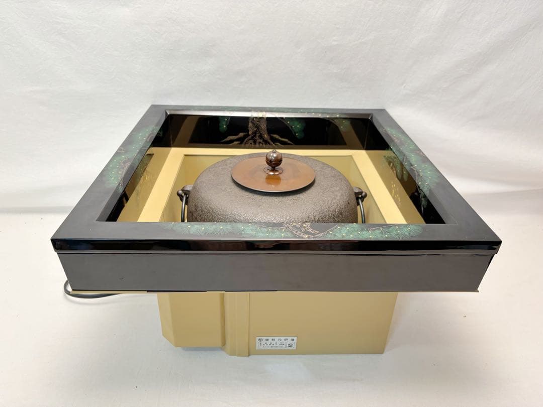 ほぼ未使用 茶道具 野々田電熱式炉壇 英次輪島塗 老松沈金黒真塗炉縁清光造 釜