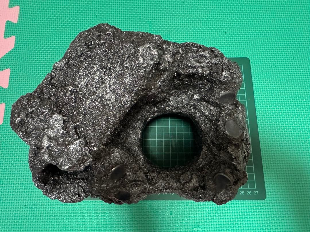 新春セール！！手作り爬虫類シェルター（ゴツゴツ岩感・陶器埋め込み）