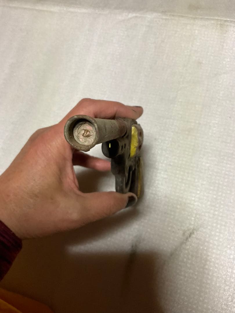 ブリキ製拳銃／ウエスタン・ボーイ。【ジャンク品　錆あり　引き金のみ可動　】。