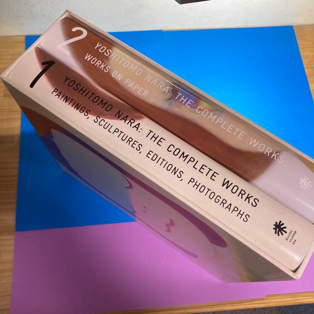 奈良美智の画集とトートバッグ